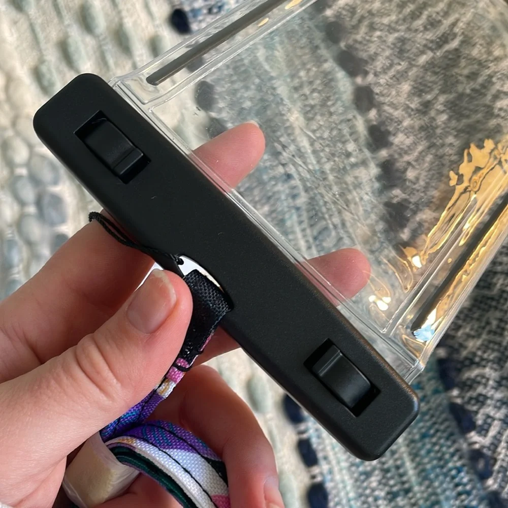 Vera Bradley NWT Waterproof Phone Case + Lanyard - Picture 4 of 5